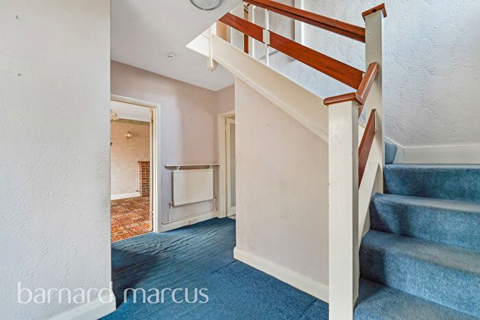 3 Bedroom Detached House For Sale In Woodlands Way, Ashtead, KT21