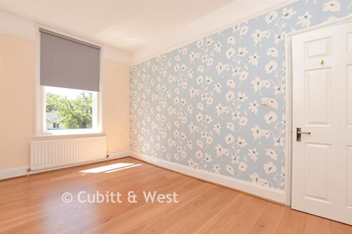 1 Bedroom Flat For Sale In Doods Road, Reigate, Surrey, RH2