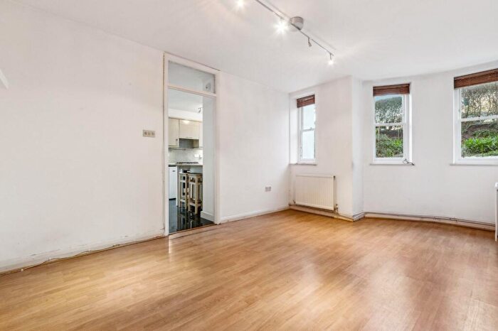1 Bedroom Flat To Rent In Wilmington House, Highbury Crescent, N5