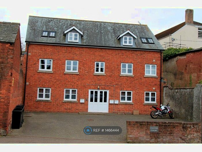 2 Bedroom Flat To Rent In Culver Court, Crediton, EX17