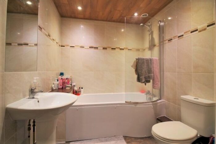 2 Bedroom Flat To Rent In Acland Road, Exeter, EX4