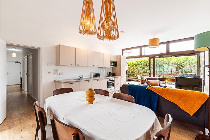 2 Bedroom Flat To Rent In Cabanel Place, London, SE11