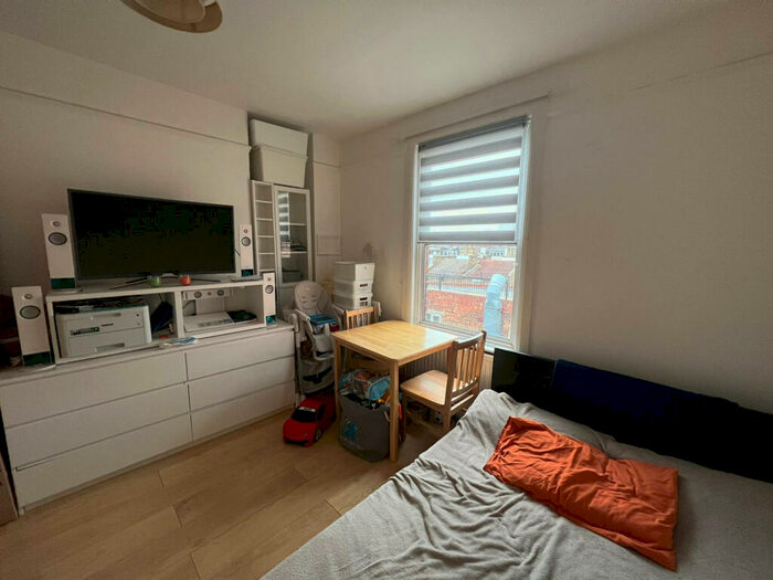 Studio To Rent In Holloway Road, Holloway, London, N7