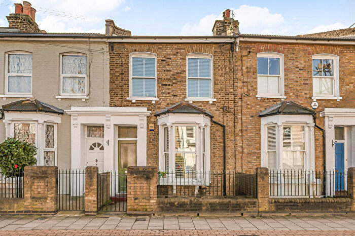 1 Bedroom Flat For Sale In Nigel Road, Peckham, SE15