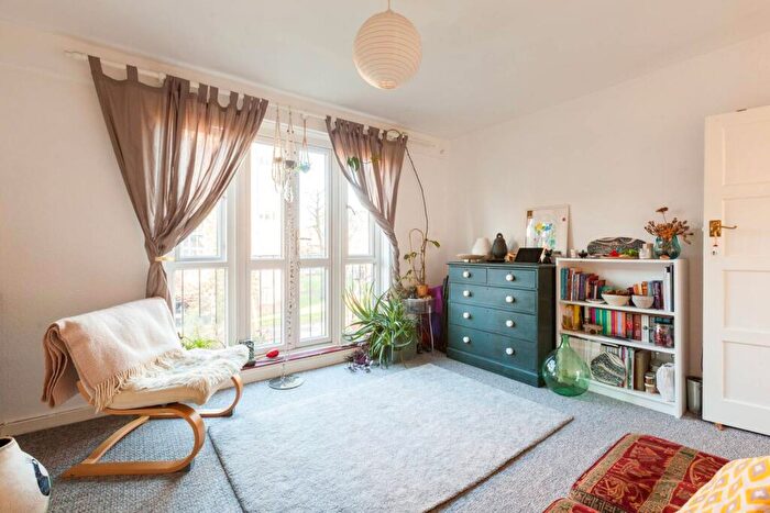 2 Bedroom Maisonette To Rent In Pitfield Street, , Hoxton, London, N1