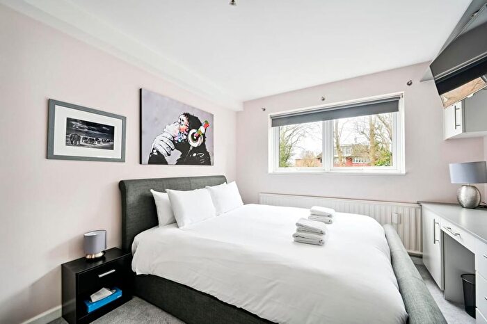 2 Bedroom Flat To Rent In Claydon House, Holders Hill Road, London Ls, Uk, London, NW4