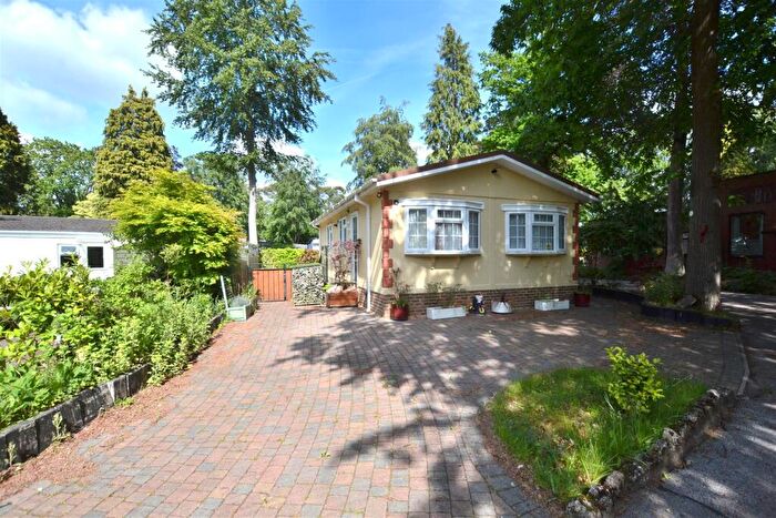 2 Bedroom Mobile Home For Sale In Rustic Glen, Grange Estate, GU52