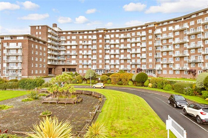 3 Bedroom Flat For Sale In The Gateway, Dover, Kent, CT16