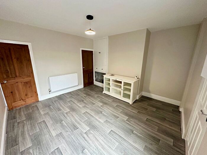 2 Bedroom Property To Rent In Cemetery Road, Wakefield, WF4