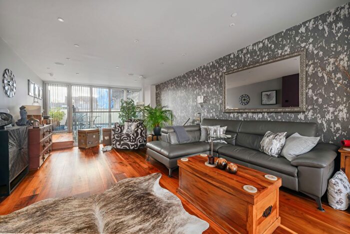 3 Bedroom Flat For Sale In Denham Street, London, SE10