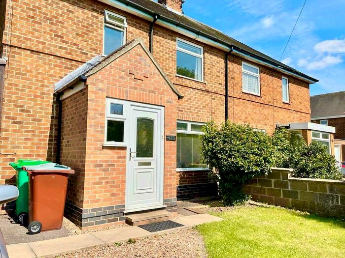 3 Bedroom Semi-Detached House To Rent In Wollaton Vale, Nottingham, NG8
