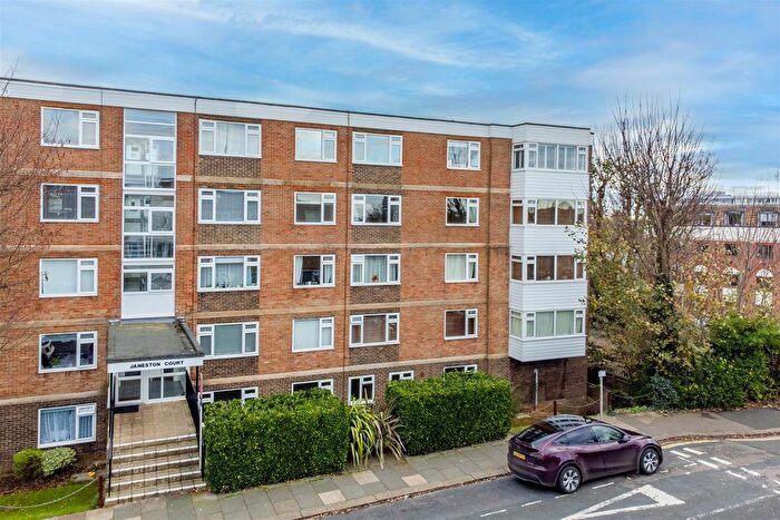 2 Bedroom Flat For Sale In Wilbury Crescent, Hove, BN3