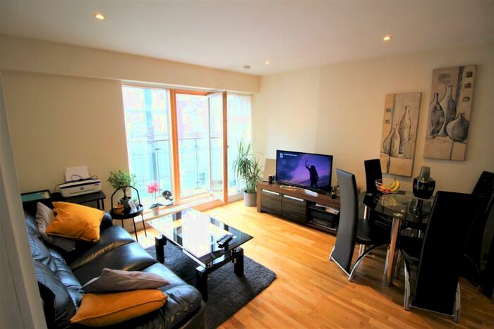 1 Bedroom Flat To Rent In South Street, Bury, BL9