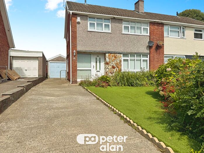 3 Bedroom Semi-Detached House For Sale In Derwent Drive, Aberdare, CF44