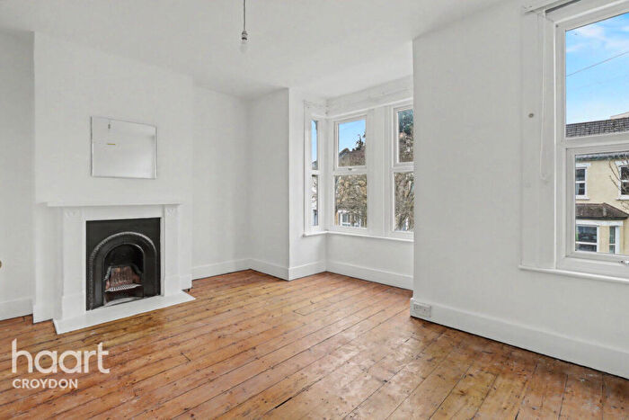 3 Bedroom Terraced House For Sale In Amberley Grove, Croydon, CR0