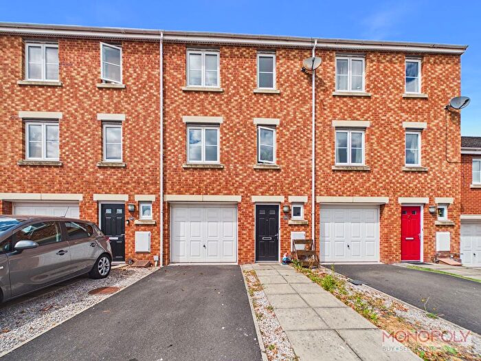 3 Bedroom Town House For Sale In Pendinas, Wrexham, LL11