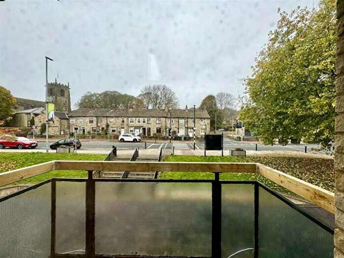 2 Bedroom Apartment To Rent In Northgate, Almondbury, HD5