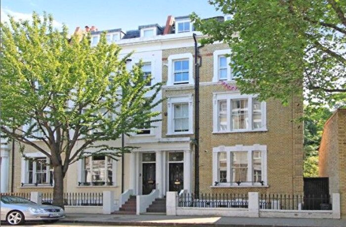 2 Bedroom Flat For Sale In Kempsford Gardens, London, SW5
