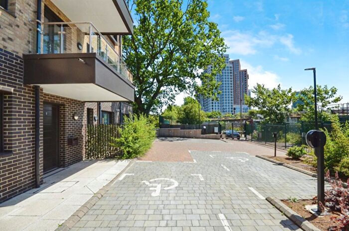 1 Bedroom Flat For Sale In Bridgehill Close, Wembley, HA0