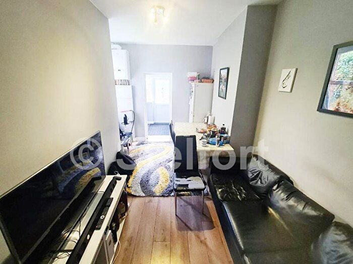 5 Bedroom Terraced House To Rent In Kitchener Road, London, E7