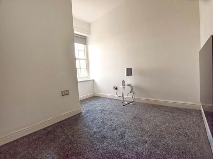 2 Bedroom Detached House To Rent In Fawcett Lane, Leeds, LS12