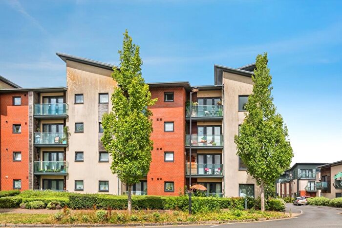 2 Bedroom Apartment For Sale In Tunnicliffe Close, Swindon, SN3