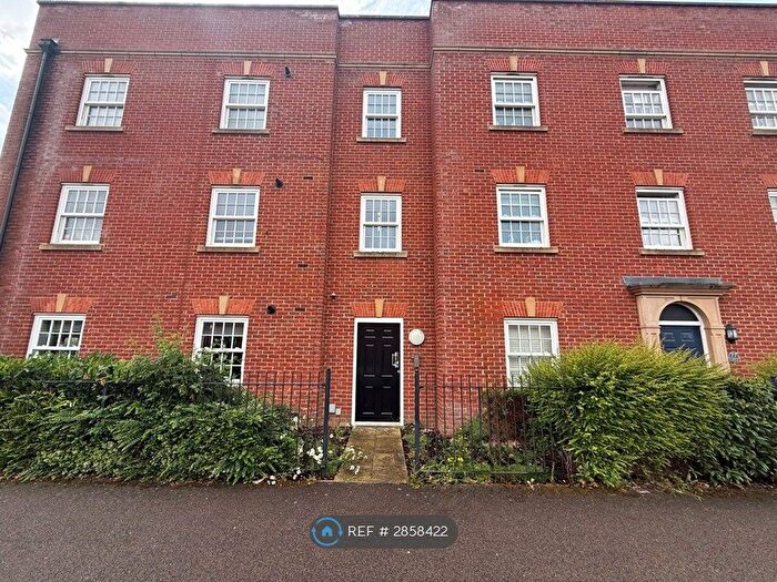 2 Bedroom Flat To Rent In Great Denham, Bedford, MK40