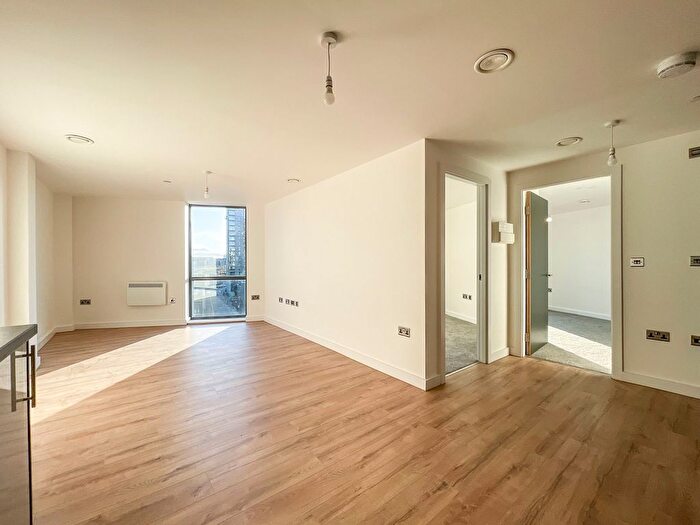 2 Bedroom Flat To Rent In Chapel Street, Salford, M3