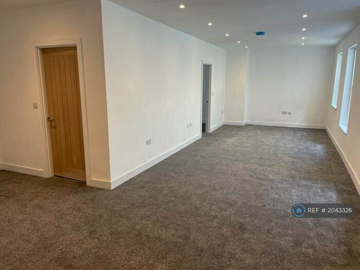 2 Bedroom Flat To Rent In Brigade House, Bideford, EX39