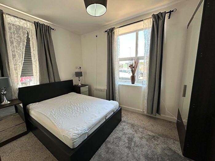 2 Bedroom Apartment To Rent In Ash Tree Garth, Leeds, West Yorkshire, LS9