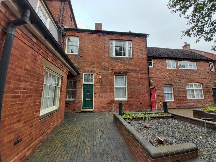 2 Bedroom Town House To Rent In - Horninglow Road, Burton Upon Trent, DE14