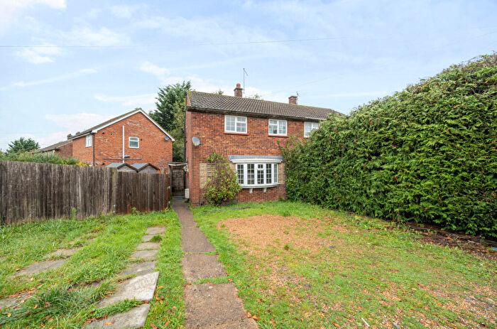 3 Bedroom Semi Detached House For Sale In Homestall, Guildford, Surrey, GU2