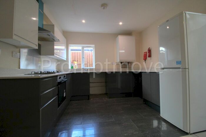 3 Bedroom Property To Rent In Ashcroft Road, Luton, LU2