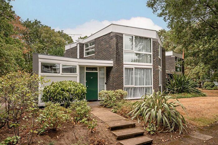 4 Bedroom Link Detached House For Sale In Templemere, Weybridge, KT13