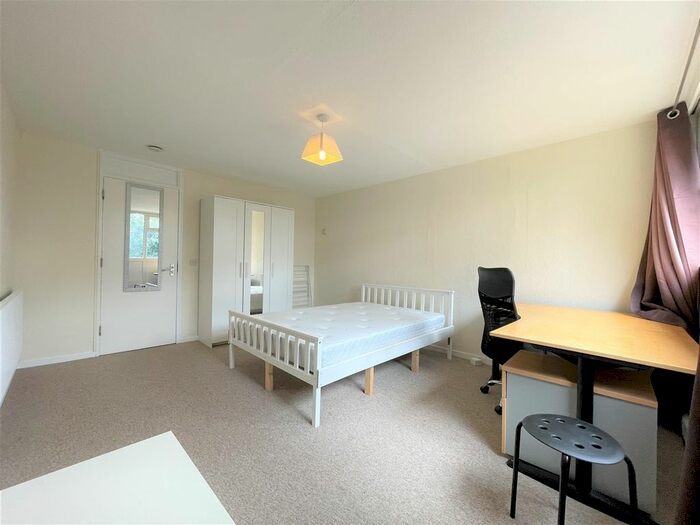 3 Bedroom Town House To Rent In Heritage Close, Cowley, Uxbridge UB8