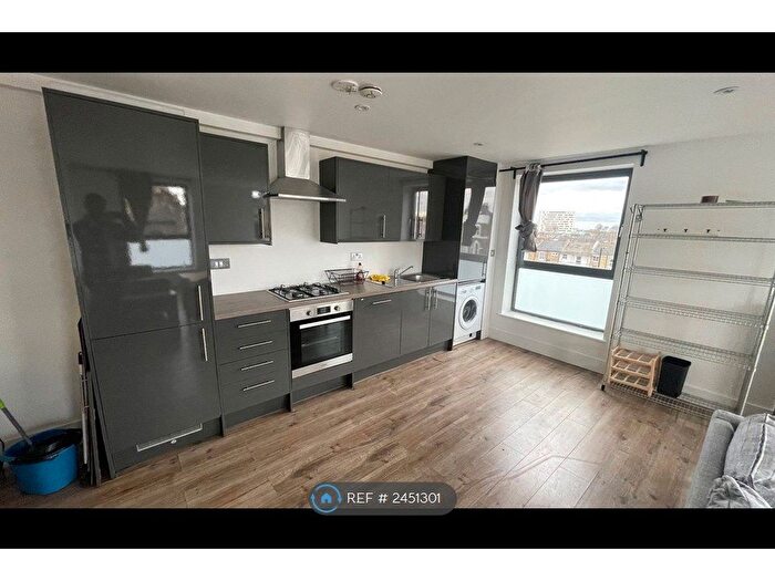 3 Bedroom Flat To Rent In Sahin House, London, E8