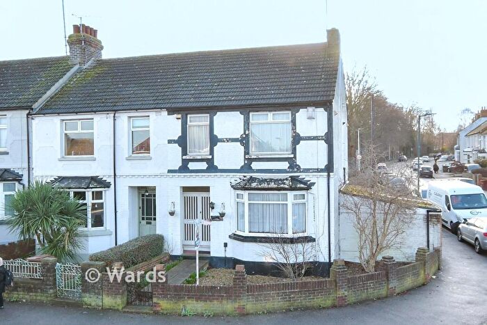 3 Bedroom End Of Terrace House For Sale In Sturdee Avenue, Upper Gillingham, Kent, ME7