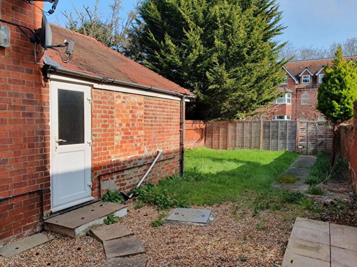 1 Bedroom Flat To Rent In Western Elms Avenue, Reading, RG30