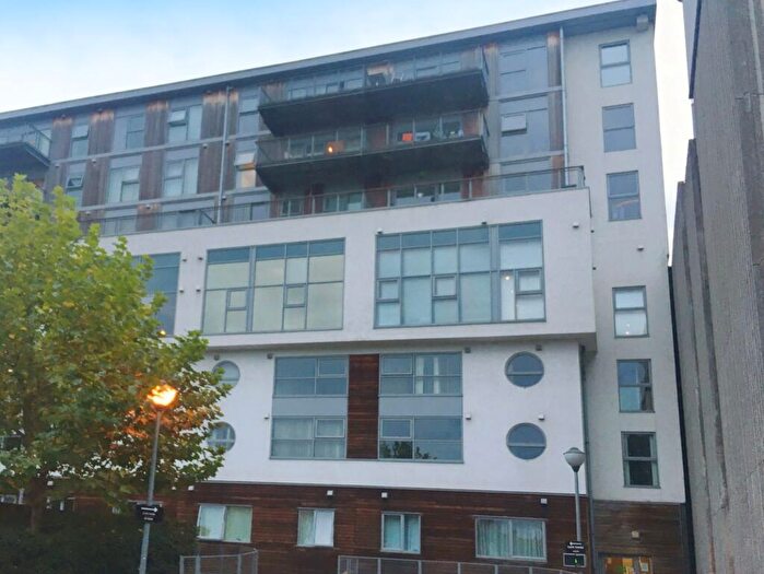 2 Bedroom Flat For Sale In Spring Gardens, Swindon, SN1