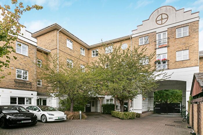 1 Bedroom Flat To Rent In Chesterton Close, Wandsworth, SW18