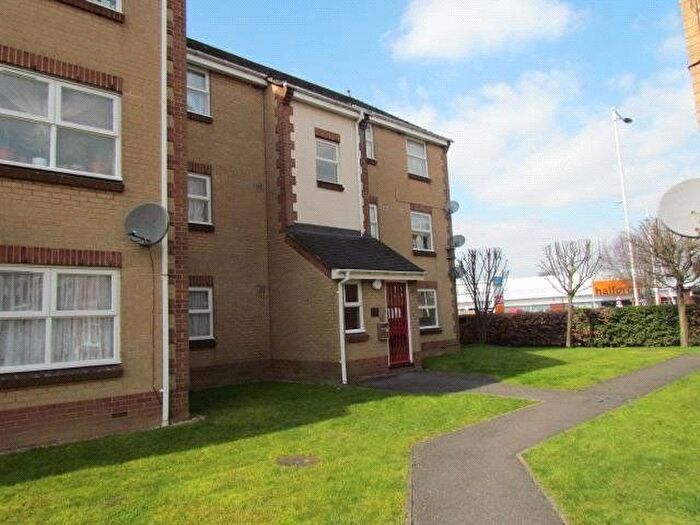 2 Bedroom Flat To Rent In Burns Avenue, Chadwell Heath, Romford, London, RM6