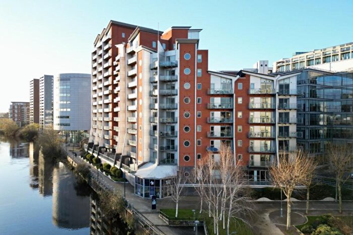 2 Bedroom Apartment To Rent In Whitehall Quay, Leeds, West Yorkshire, LS1