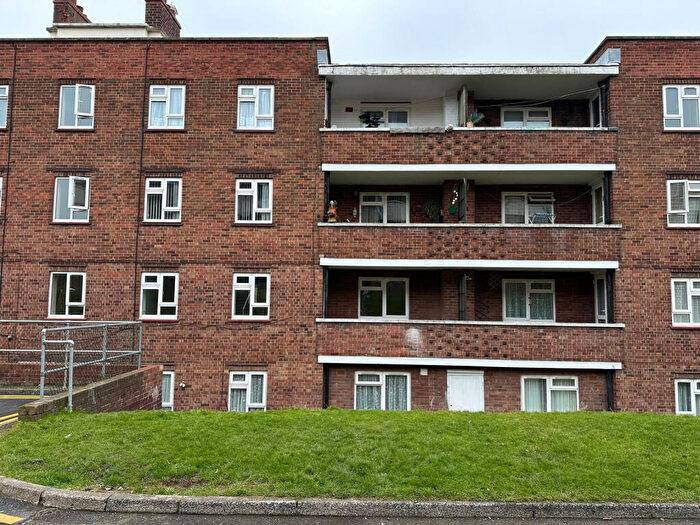 2 Bedroom Flat To Rent In Durham Close, Dover, CT17