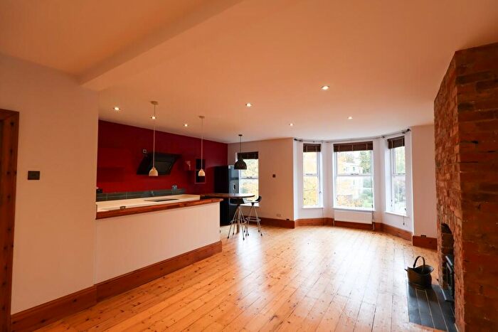 2 Bedroom Flat To Rent In Lapwing Lane, West Didsbury, M20