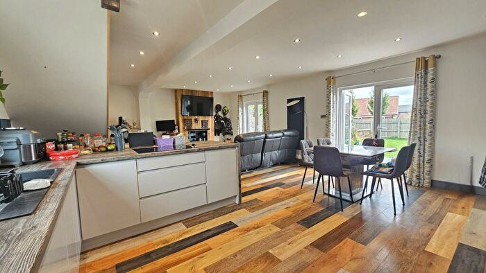 4 Bedroom Semi-Detached House For Sale In Mill Close, Billinghay, LN4