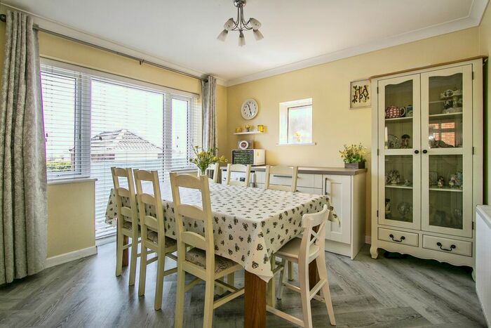 3 Bedroom Detached House For Sale In Wimborne Road, Bournemouth, BH10