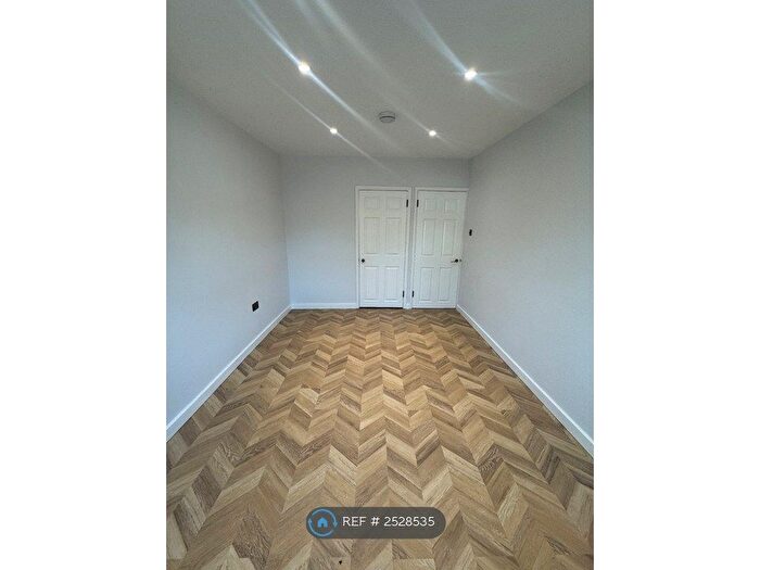 2 Bedroom Flat To Rent In Upper Park Road, Camberley, GU15