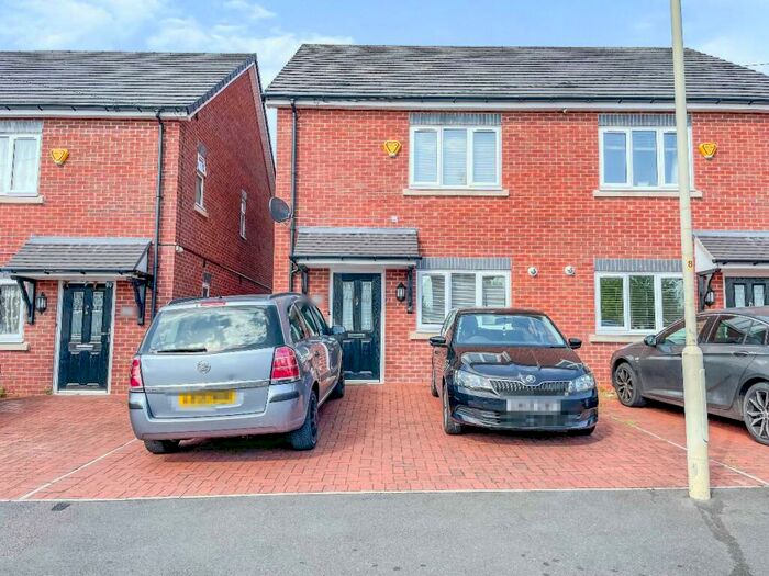 3 Bedroom Semi-Detached House To Rent In Greystone Passage, Dudley, DY1