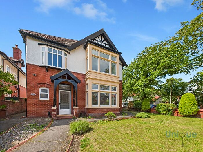 2 Bedroom Flat For Sale In Bromley Road, Lytham St. Annes, Lancashire, FY8