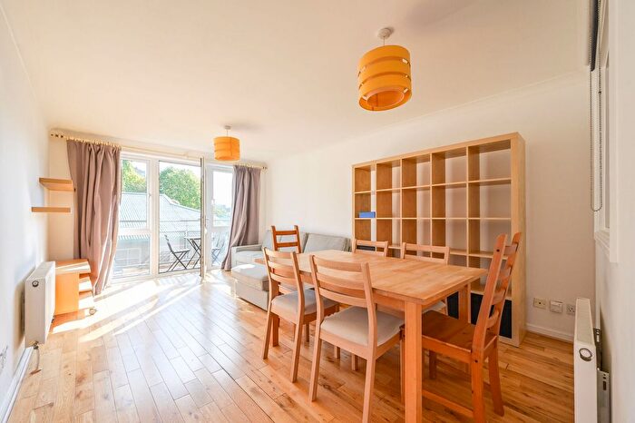 2 Bedroom Flat To Rent In Ensign Street, Tower Hill, London, E1